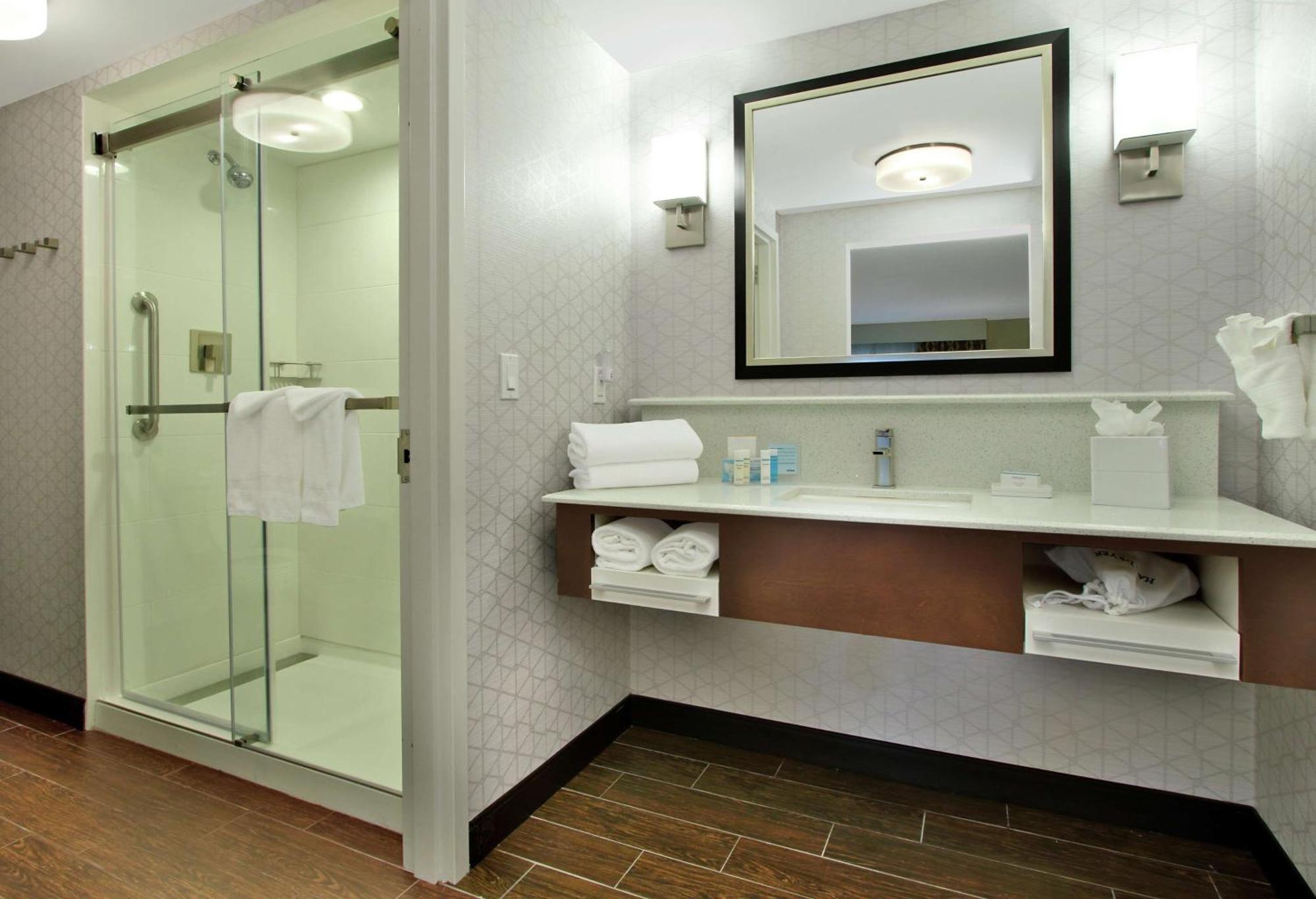 Hampton Inn & Suites By Hilton - Роквилл-Сентр Экстерьер фото